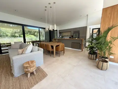 El Retiro, San Lorenzo 100