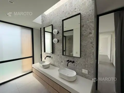 Casa en Alquiler con 6 cocheras