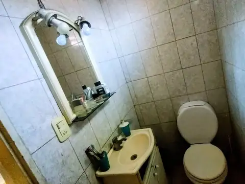 Casa 5 ambientes con 1 baño