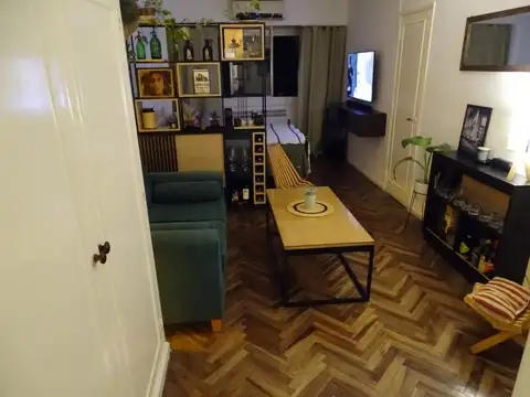 Presidente José Evaristo Uriburu 1400, Piso 1