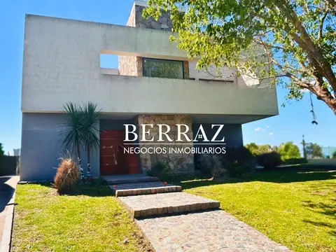 Casa venta 6 ambientes en El Cantón barrio Golf Escobar lote de 824 m2