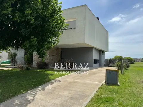 Casa venta 5 ambientes en El Cantón barrio Golf Escobar lote de 824 m2