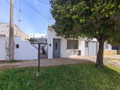 Vendo casa céntrico lote amplio 400 mts2