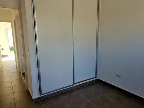 Casa 6 ambientes con 2 baños