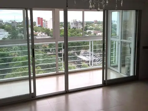 Departamento de 2 ambientes. Con balcón al frente. Cochera. Pleno Centro Zárate