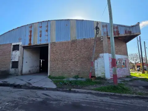 Depósito - Galpón de 800m 2. en La Plata - ALQUILER