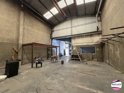 GALPON POR PASILLO AL FONDO - TRIFASICA