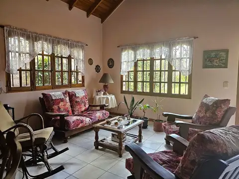 Casa 5 ambientes con 2 baños