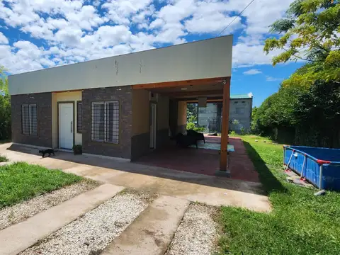Casa a la venta en Villa Parque Siquiman. (C449)