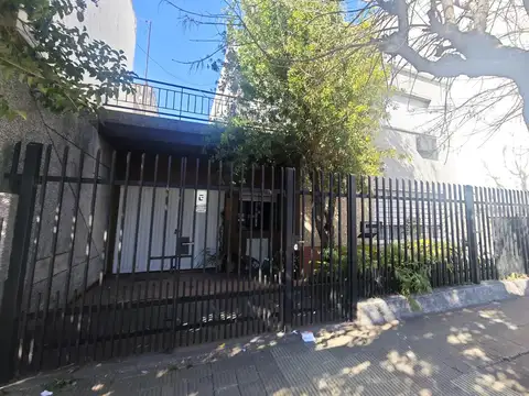   CASA DE 4 AMBIENTES, CENTRO DE HAEDO NORTE 