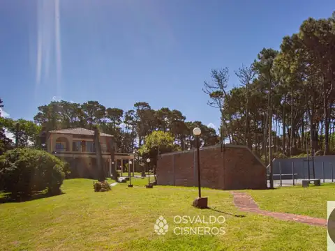 calle 42 y Mar Azul 100