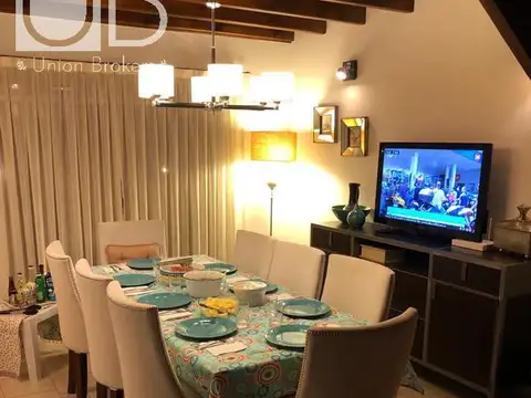 Casa en Venta con 2 cocheras