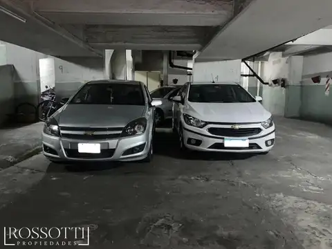 Cochera fija cubierta en edificio - 2,47 x 2,50 mts.