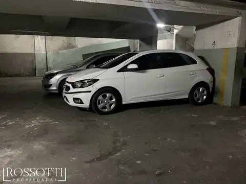 Cochera fija cubierta en edificio - 4.85x2.25 mts.