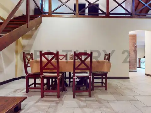 Casa en Venta con 2 cocheras