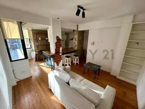 Semipiso 2 ambientes reciclado con estilo industrial frente a Plaza Mitre
