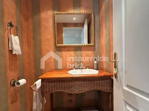 Casa en Alquiler con 1 cochera