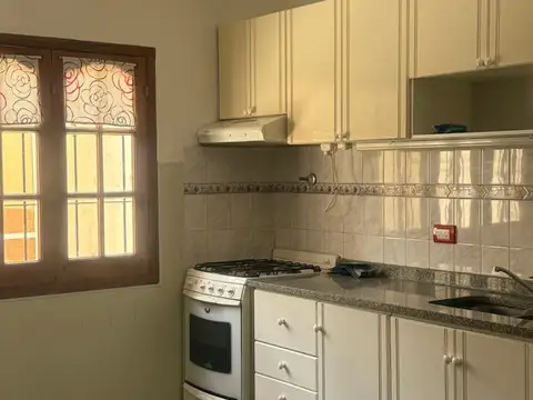 Casa en Alquiler con 1 cochera