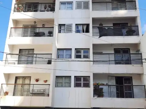 VENTA! Dpto de dos habitaciones y cochera en San Juan al 500