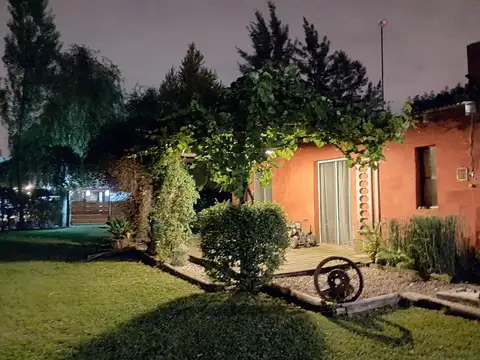 Casa en venta - 3 Dormitorios 3 Baños - Cocheras - 836Mts2 - Florencio Varela