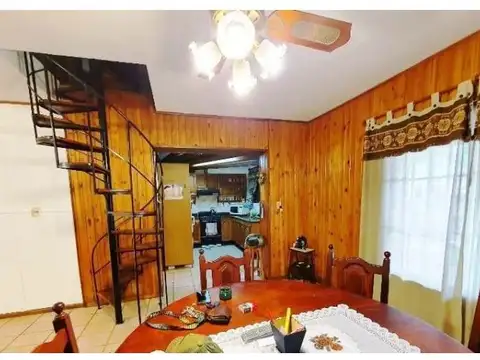 Casa 5 ambientes con 2 baños