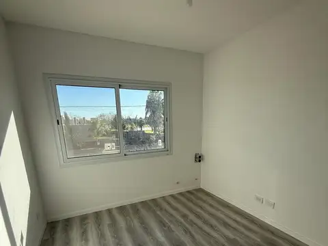 VENTA CASA DUPLEX 2 DORMITORIOS CON PATIO ROLDAN