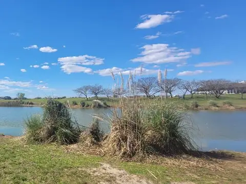 Venta Lote a La Laguna y Al Golf 812 M2 barrio El Canton Islas Escobar