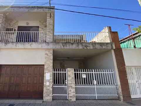 Casa 4 Dormitorios con Cochera Doble en Barrio Belgrano, Rosario