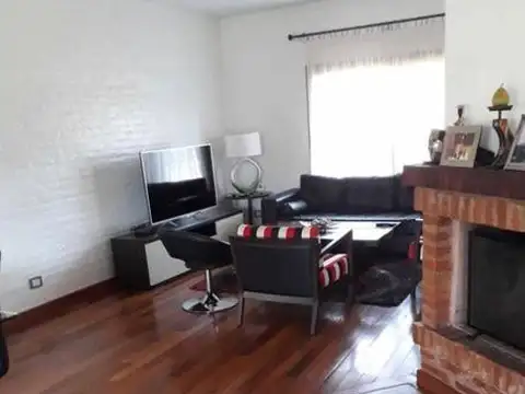 Casa 7 ambientes con 4 baños