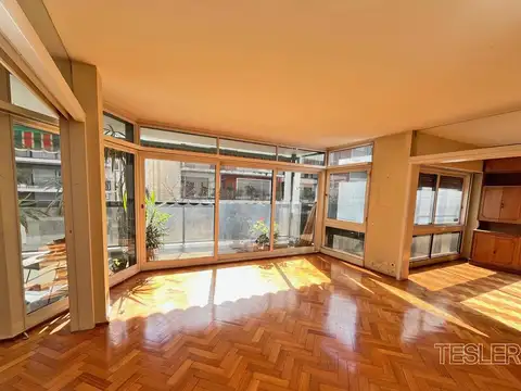 Piso 3 dormitorios 1 en suite 2 baños completos Toilette Escritorio Dependencia Cochera fija