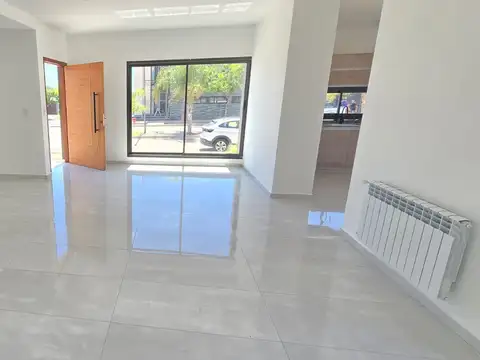 Casa en Venta en Russell, USD 239.000