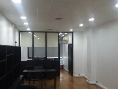 OFICINA AMOBLADA LISTA PARA OCUPAR