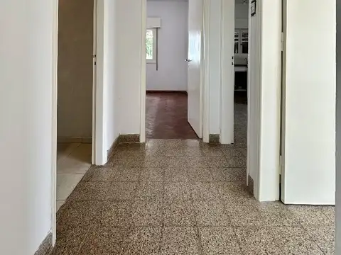 Av Carlos Poucel 1400