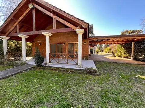 Casa con gran parque, quincho, pileta, hogar 1 lote muy amplio en NECC