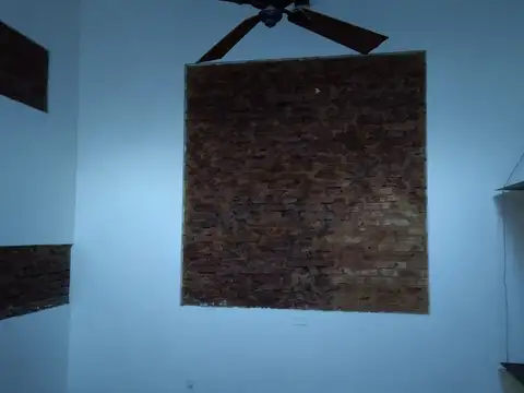 Agradable PH al fondo de 2/3 ambientes con patio! Zona Plaza de Martínez! Sin expensas!