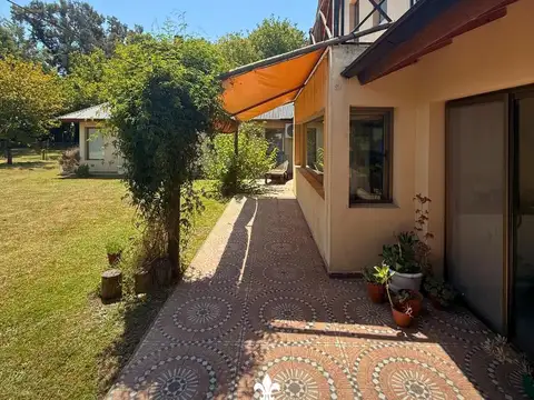 Casa en Alquiler con 1 cochera