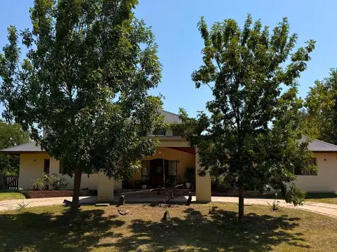 Casa 5 ambientes con 3 baños