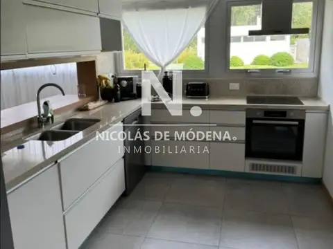 Departamento 4 ambientes con 3 baños