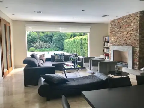 Casa 5 ambientes con 4 baños