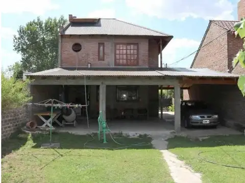 Casa en Venta con 3 cocheras