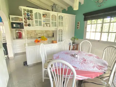 Venta de Casa con parque y pileta en B° El Cortijo - Malvinas Argentinas. Acepta permuta de menor valor