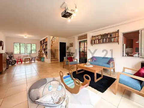 Casa en Venta con 2 cocheras