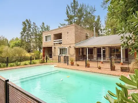 Casa 5 ambientes con 2 baños