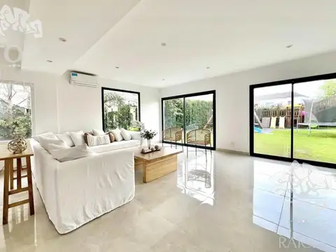 Casa 8 ambientes con 5 baños