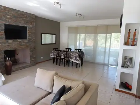 Casa 4 ambientes con 3 baños
