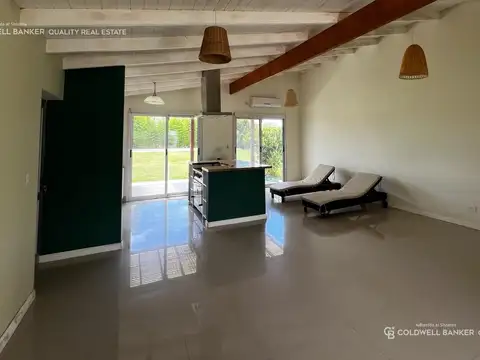 Casa 4 ambientes con 2 baños