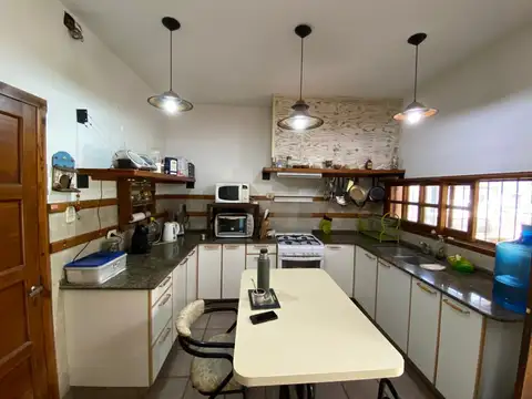 Casa en Venta con 3 cocheras