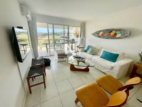 Apartamento en venta con vista privilegiada en Manantiales, de 2 dormitorios.