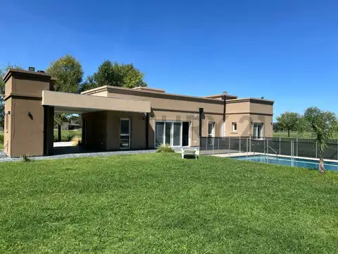 VENTA CASA 4 AMBIENTES, PLANTA BAJA, MODERNA,  BARRIO CLUB DE CAMPO ASUNCION DE LUJAN