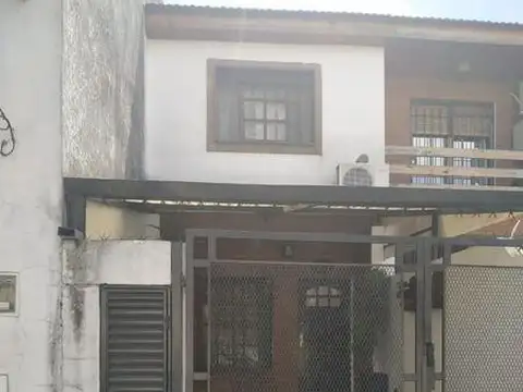 AMPLIO DUPLEX 4 AMB. CON PATIO Y COCHERA